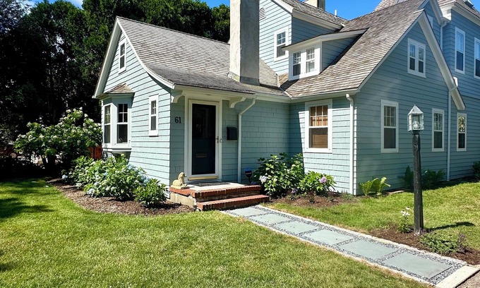 Village of Southampton Casa | Charming Southampton Village Home 4 Bedroom, 2 Bath 5 minutes from the beach