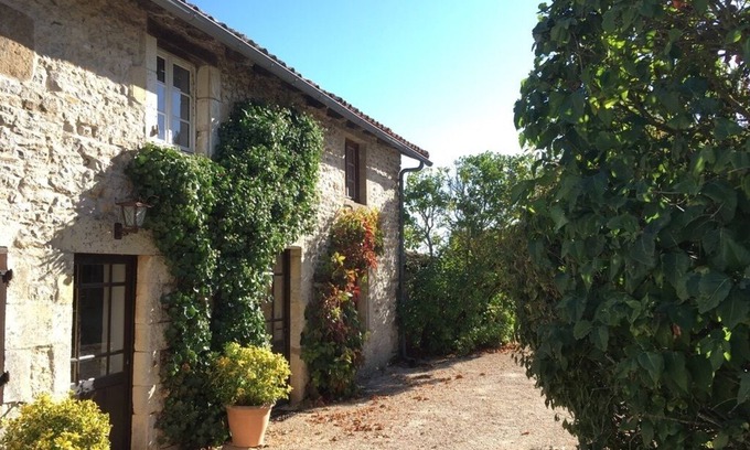 Brux Otro | Charming, Spacious Dog-Friendly Holiday Rental with 2 Houses & Large Heated Pool