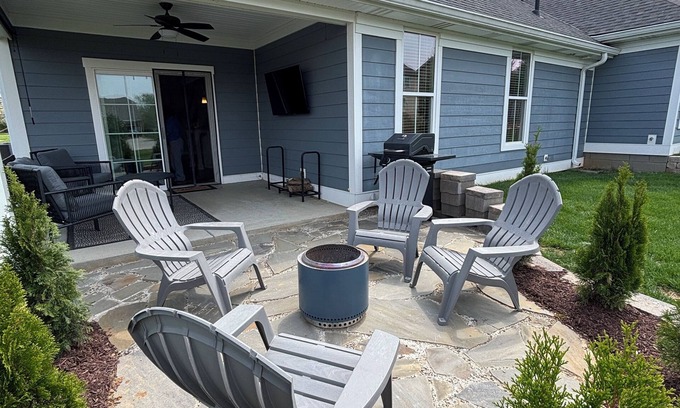 Crestwood Casa | Charming, spacious, 2-bedroom townhome just 15 minutes from Louisville!