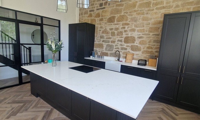 Lasswade Apartamento | Charming & Spacious 3-Bedroom Retreat in Edinburgh | Fast WiFi & Cozy Comforts