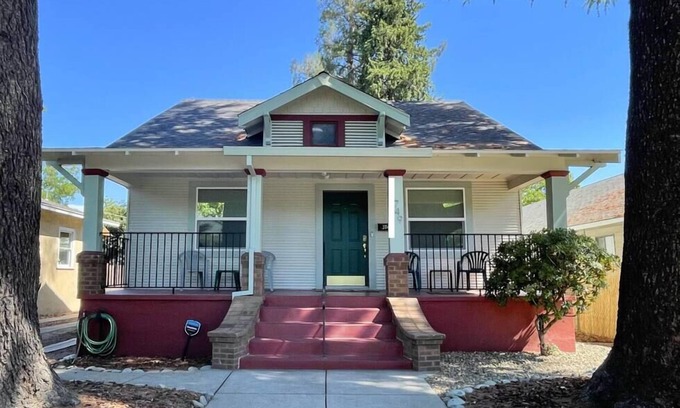 North Oak Park Casa | Charming, spacious 3 bdrm near brewery/restaurants
