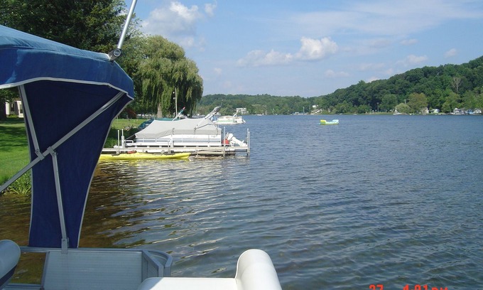 Cloverdale Casa | Amplia Encanto 5 Dormitorio Lakefront Vacation Home