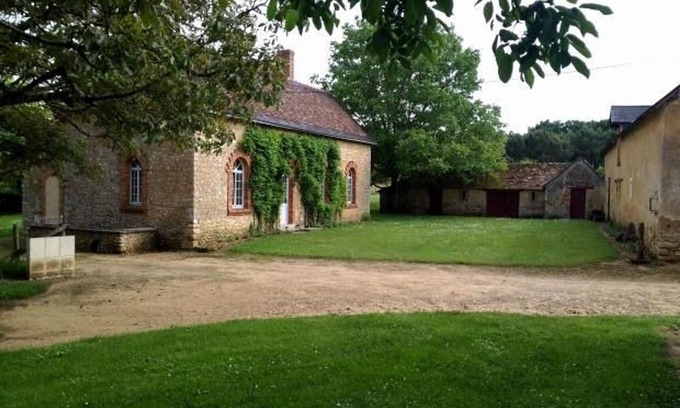 Dureil Cabaña | Gîte spacieux avec cheminée, 4 chambres et grand jardin près de la Sarthe, idéal pour visites culturelles