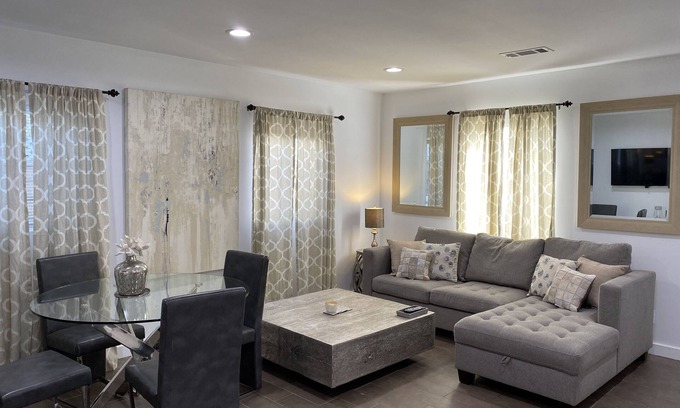 Sherman Oaks Casa | Los Ángeles Encanto y espaciosa casa de la cabaña de huéspedes cerca de Hollywood rodaje