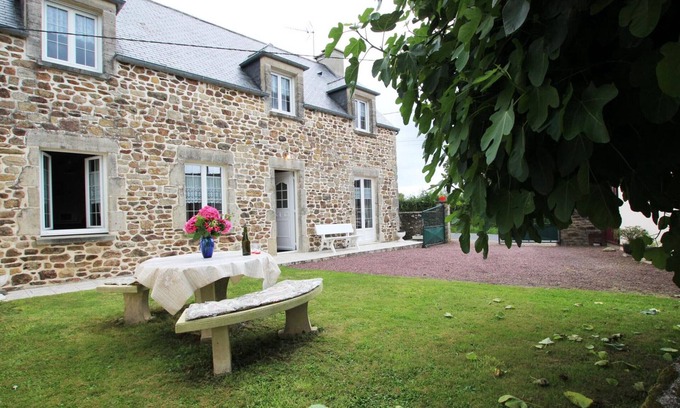 Teurtheville-Bocage Cabaña | Casa rural acogedora con jardín privado, cerca de playas del desembarco, admite mascotas