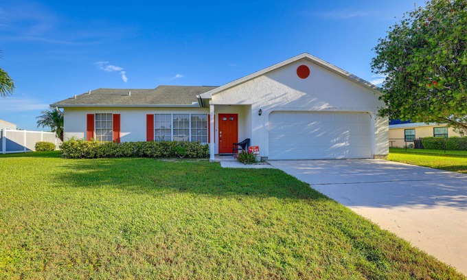 Port Saint Lucie Casa | Charming St Lucie River Retreat w/ Pool & Dock!