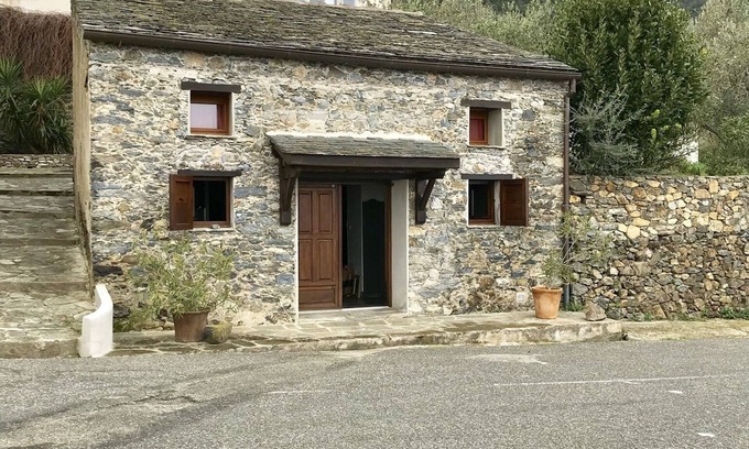Santa-Maria-Poggio Casa | Alquilo casita encantadora en el corazón de un pueblo