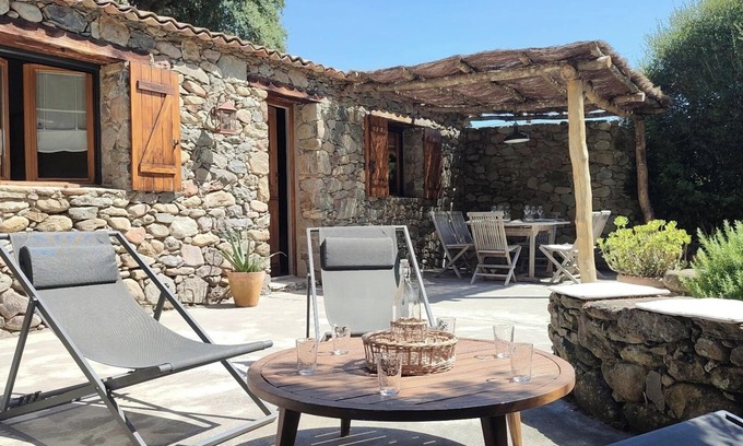Serra-di-Fiumorbo Casa | Casa de piedra con encanto cerca del mar, en el corazón de los maquis.