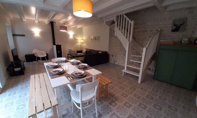 Coulonges Cabaña | Casa de Piedra con Terraza, Ideal para Familias y Pescadores, Cerca del Río Charente