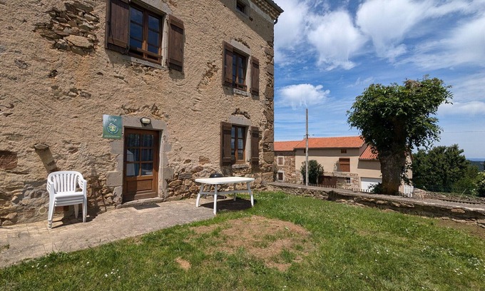 Pinols Cabaña | Casa rústica con 3 habitaciones en el corazón de Pinols, cerca del camping y rutas de senderismo