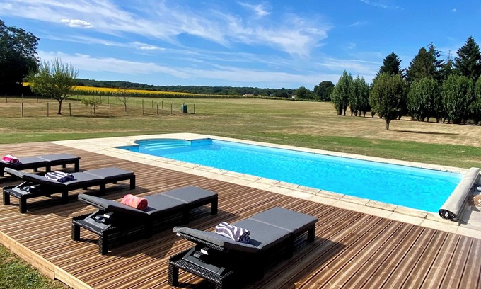 Les Adjots Casa | Charming stone gîte with private pool. Escape into the French countryside.