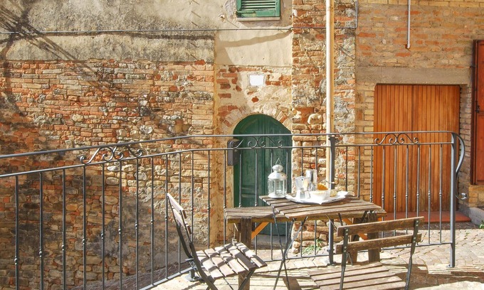 Montedinove Casa | Charming stone house with beautiful sun terrace.