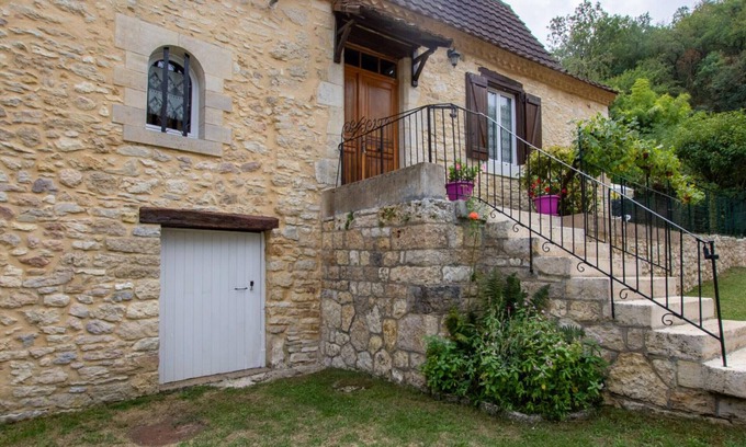 Tourtoirac Cabaña | Casa de piedra con jardín, cerca de la Grotte de Tourtoirac y Château de Hautefort.