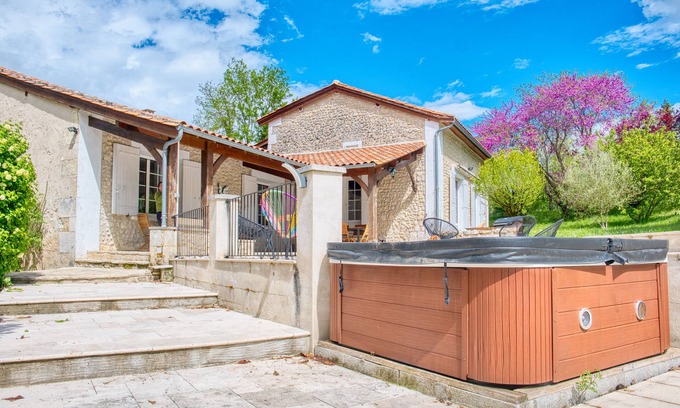 Allemans Casa | Encantadora casa de piedra con piscina, terraza privada y jardín cerrado