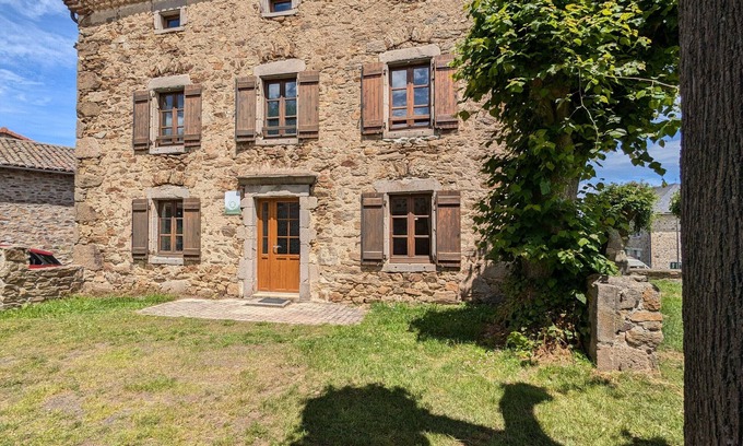 Pinols Cabaña | ¡Encantador gîte de piedra para 7 personas en Pinols, cerca de Langeac!