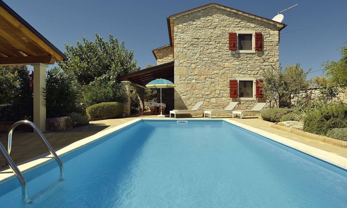 Cehici Casa | Encantadora villa de piedra con piscina privada