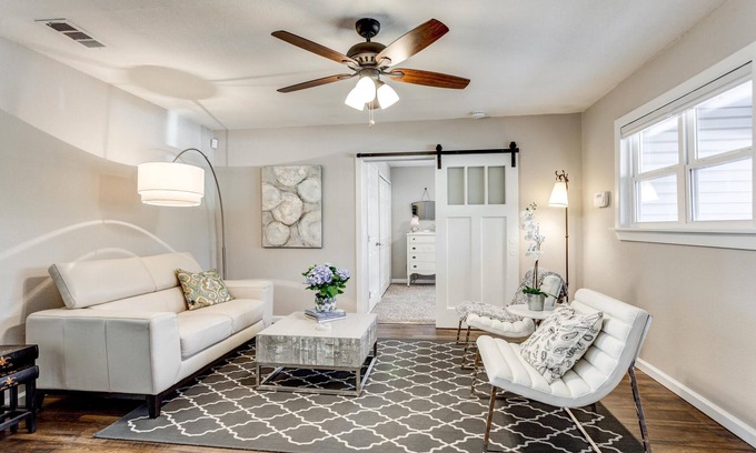 Denton Casa | ★ Stones Throw Cottage ★ UNT, TWU, Downtown Courthouse Square!