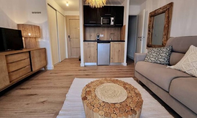 Cala Rossa Apartamento | Charming studio 1 km from the beach with swimming pool.