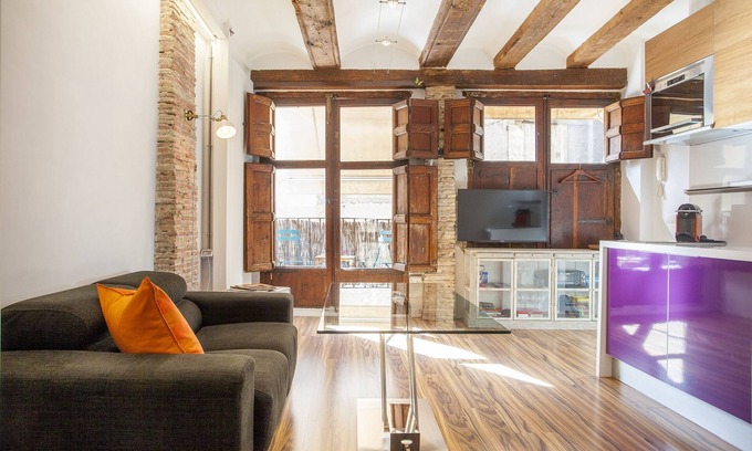 La Seu Condominio | CHARMING STUDIO AT THE CATHEDRAL. (STRICTLY TWO PEOPLE)