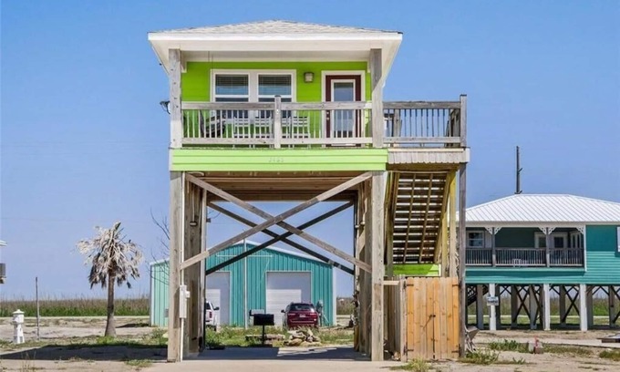 Holly Beach Casa | Charming Studio house with WiFi & AC in brilliant Holly Beach, La