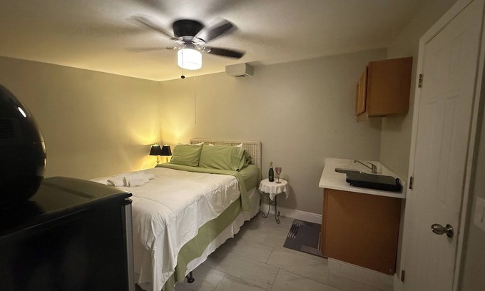 Orlando Apartamento | Charming studio in beautiful Orlando with AC