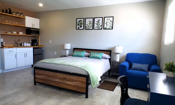 Sarasota Apartamento | Charming studio in fabulous University Pines-Sarasota
