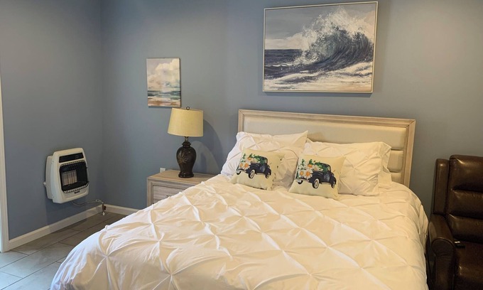 South Pensacola Apartamento | Charming studio in lovely Pensacola with AC, Wi-Fi & firestick