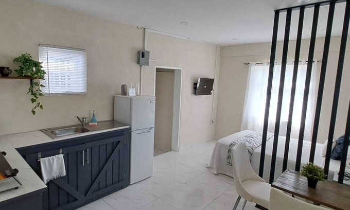 Maxwell Apartamento | Charming studio in Maxwell. Walking distance to St. Lawrence Gap and Dover Beach