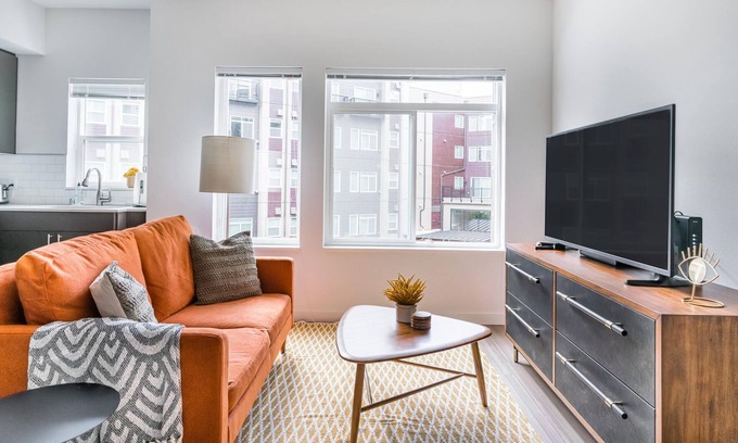 Redmond Apartamento | Charming Studio in Redmond, Rooftop + Pet-Friendly