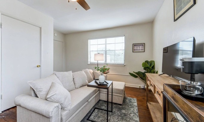 Spanish Town Historic District Apartamento | Charming Studio In Historic Spanish Town District Downtown Near State Capitol