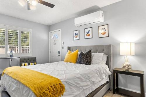 North Mountain Casa | CHARMING STUDIO OVERLOOKING THE POOL.