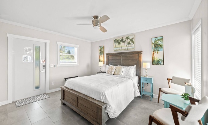 Orlando Beach Condominio | Charming Studio Suite- Steps from Private Beach Access, Fire Pit, & BBQ Grills