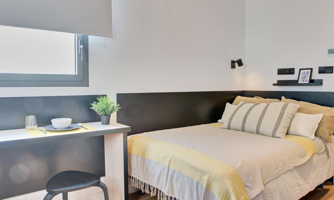 Milagrosa Apartamento | Charming Studio with High-Speed Wi-Fi in Pamplona