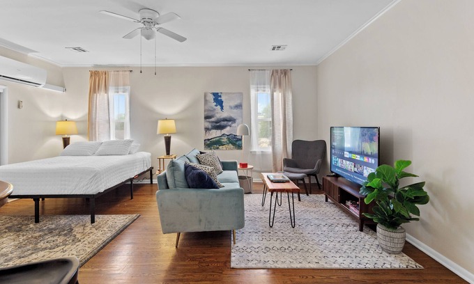 Maple Ridge Apartamento | Charming studio with pool near downtown Tulsa