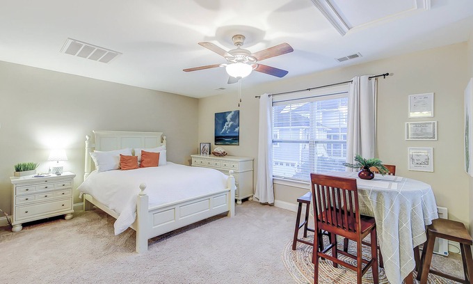 Charleston Apartamento | Charming studio with 3 pools, kitchenette & central AC