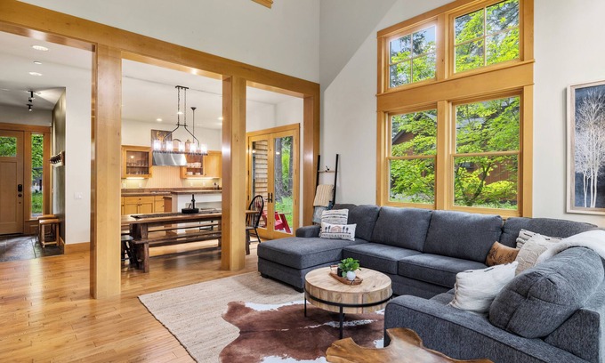 Cle Elum Cabina | Charming Suncadia Cabin w/ Game Room + Hot tub