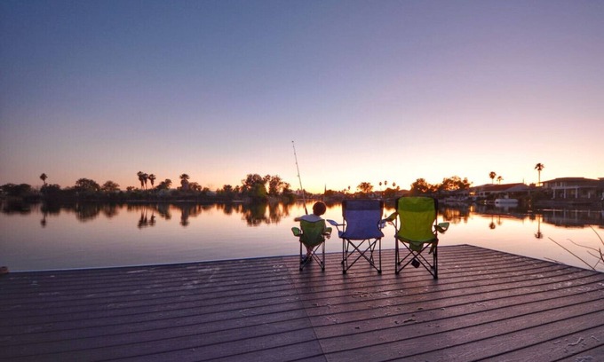 Discovery Bay Casa | Charming Sunset Lake House with Private Dock