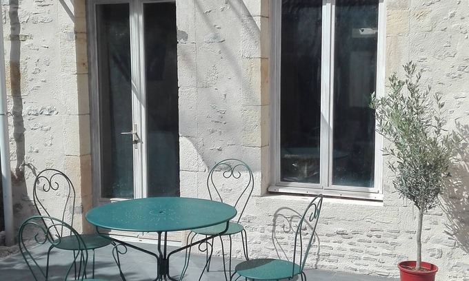 Saint-Amand-Montrond Casa | Charming town center house with garden