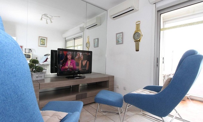 Balaruc-les-Bains Apartamento | Encantador T1 cerca de termas con aire acondicionado y logia