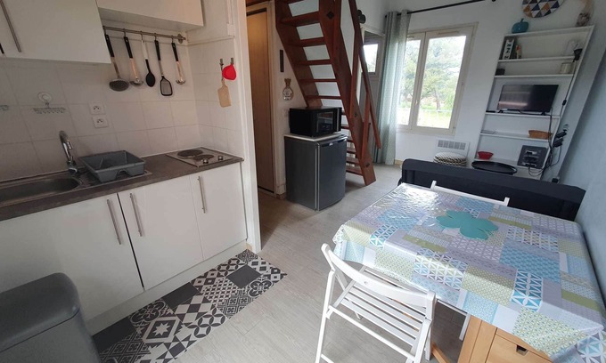 Giens Apartamento | Encantador T1 completamente renovado, con gran terraza, en el corazón de Giens.
