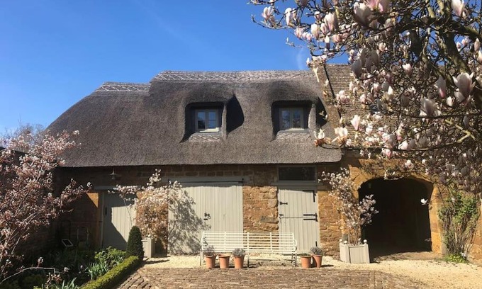 Sibford Gower Casa | Charming, thatched guest house in the Cotswolds