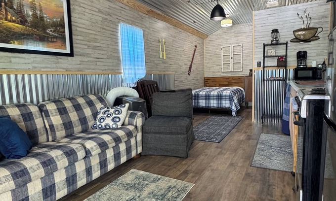 Pangburn Cabina | Charming tiny home in delightful Pangburn near Little Red River - pet friendly