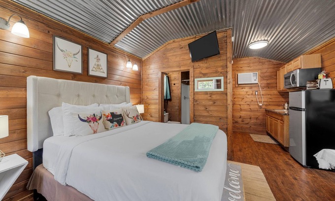 Crawford Cabina | Tiny House # 3 @Gathering Oaks Retreat