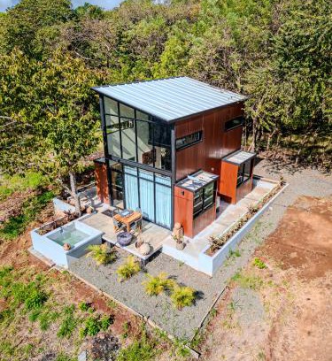 Lagartero Casa | Charming Tiny House with Jacuzzi & Fire Pit