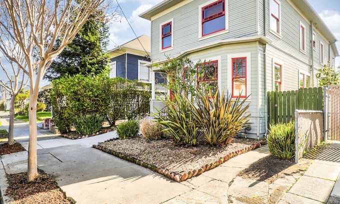 Emeryville Apartamento | Charming top floor duplex with garden-patio.