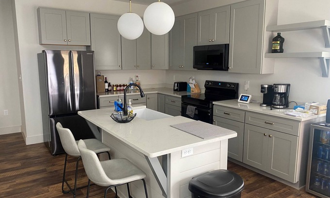 Bridgewater Casa | Charming townhome near Bridgewater, JMU, Wineries, Harrisonburg & Massanutten.