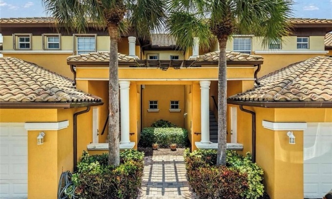 Parkland Casa | Charming townhome 3BR - Gated, Trails, Pool & Balcony, Resort Style Location.