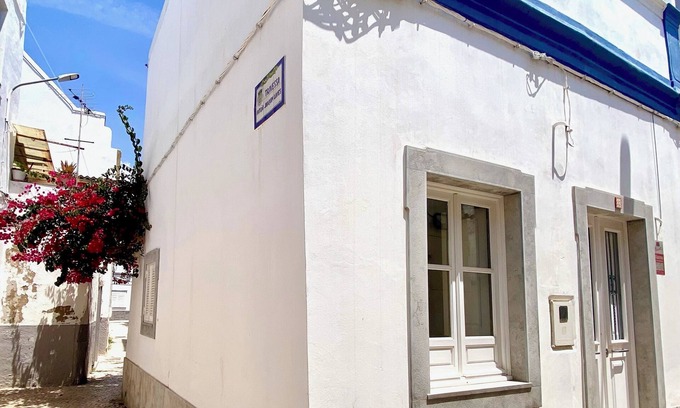 Olhao Casa | Charming townhome at Zenit Olhão with WiFi, AC