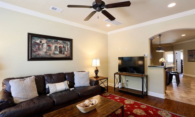 Oxford Casa | Charming Townhome - Brighton Villa