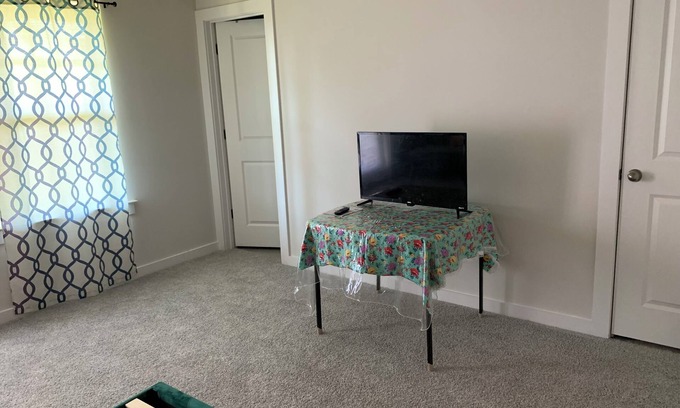 Goose Creek Casa | Charming townhome in lovely Hanahan with AC, WiFi. Renting one room. No kitchen